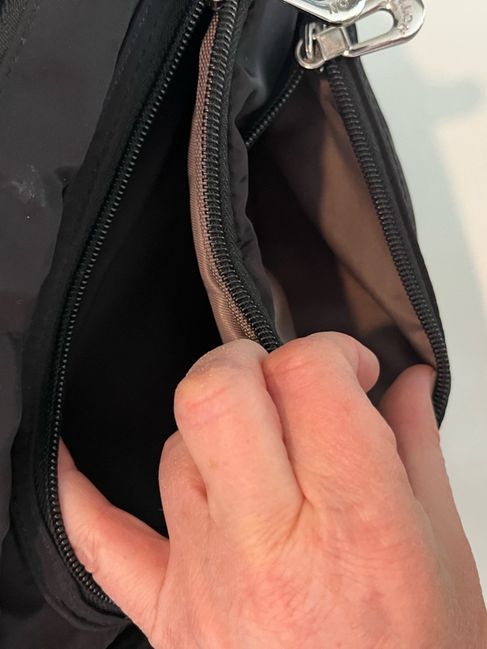 Lightweight Black Nylon Multi-Pocket Travel Crossbody Messenger Bag Everyday - Picture 5 of 10